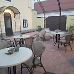 Bem Apartman, Apartman