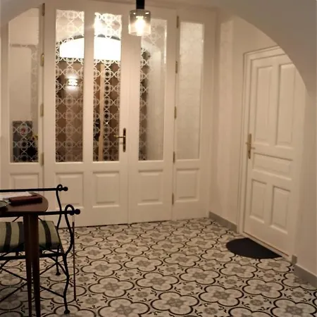 Bem Apartman, * Koszeg