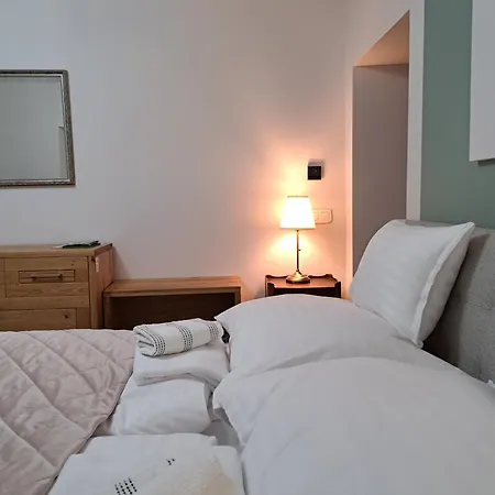 Bem Apartman, * Kőszeg