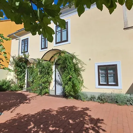 Bem Apartman, * Kőszeg