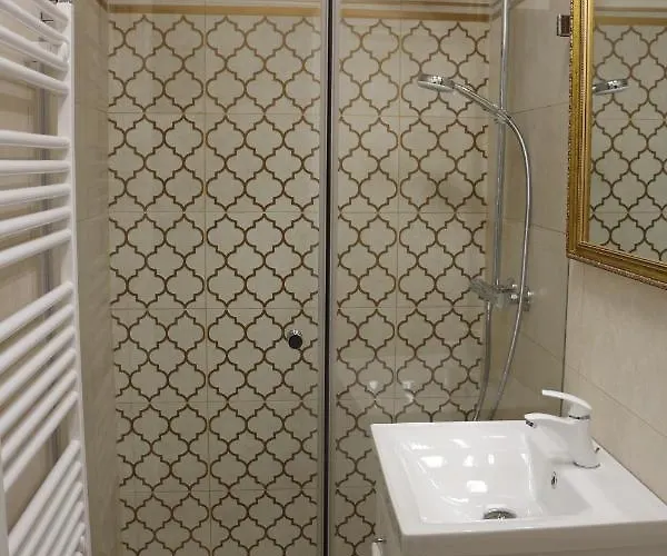 Bem Apartman, Кёсег
