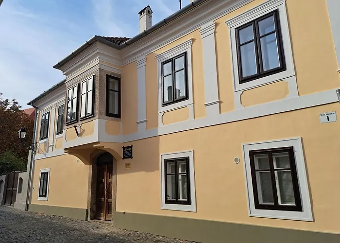 Bem Apartman, Апартаменты Кёсег