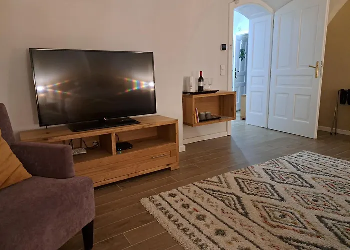 Bem Apartman, Кёсег